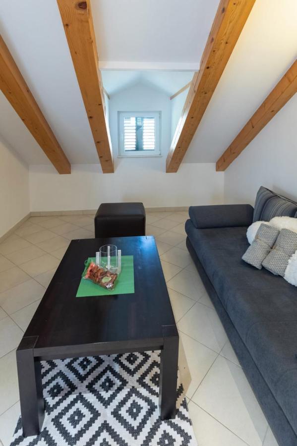 Emily Apartment Sudurad Luaran gambar